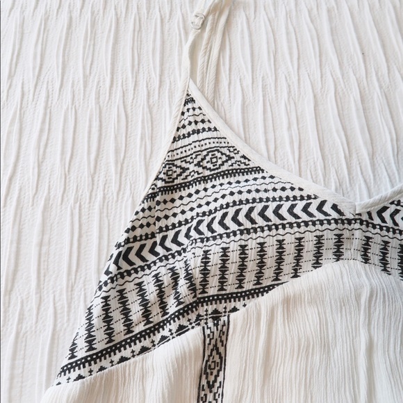 Black & White Aztec Pattern Tank Top- Aeropostale - Picture 4 of 5